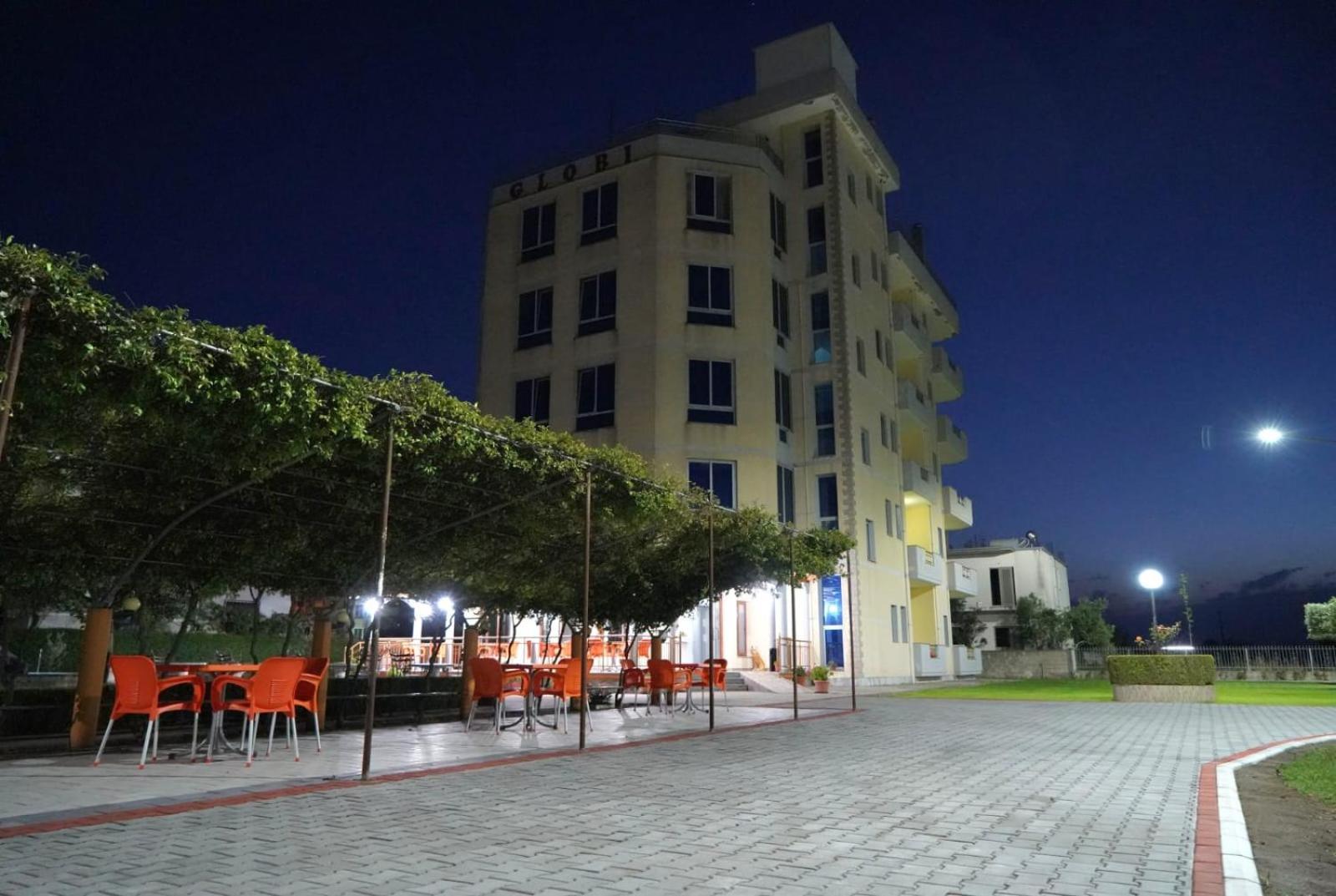 Hotel Restaurant Globi Velipoje Exterior photo