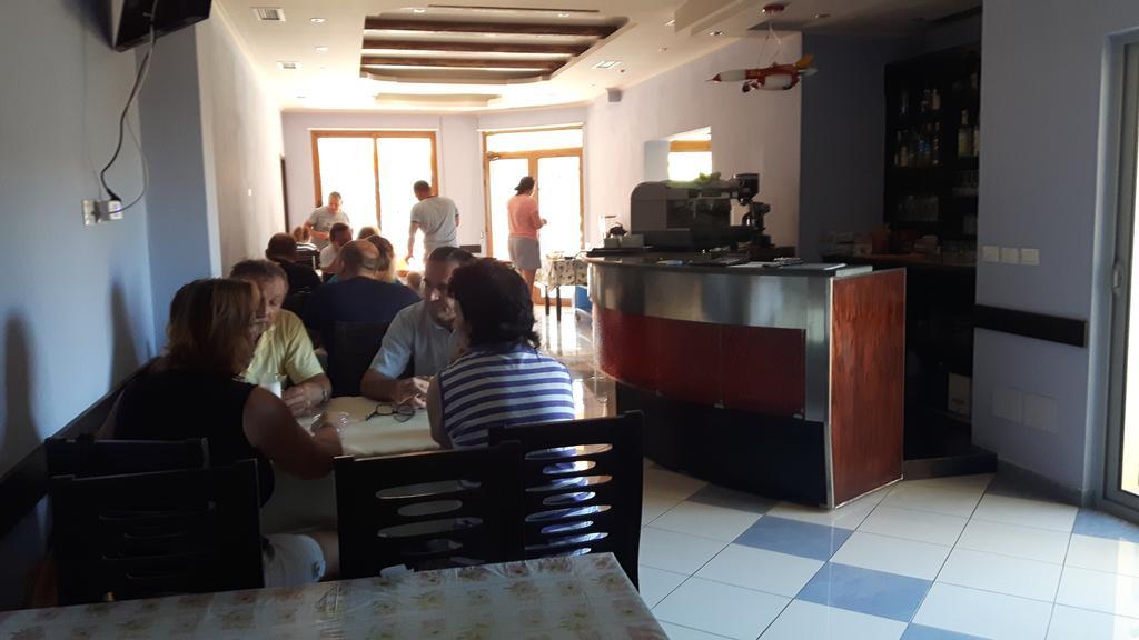 Hotel Restaurant Globi Velipoje Exterior photo